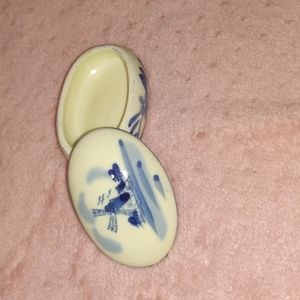 Small ceramic earring holder